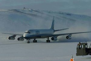 DC-8 arrival