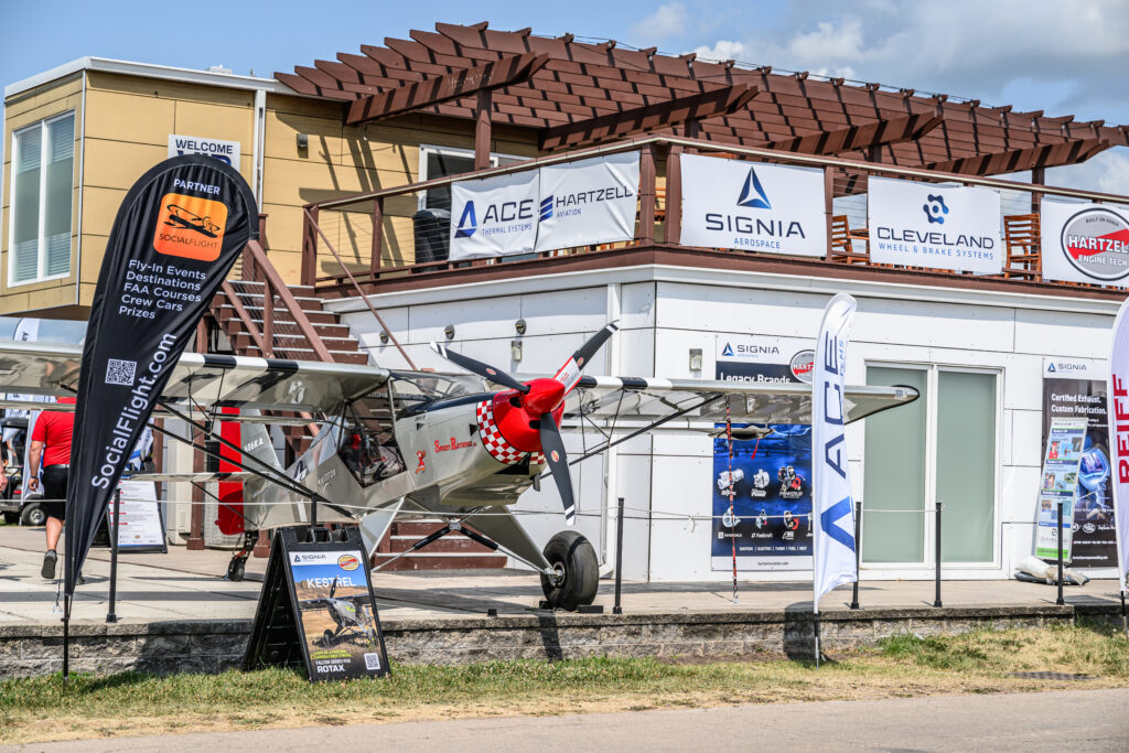 AirVenture Booth Signia and Hartzell