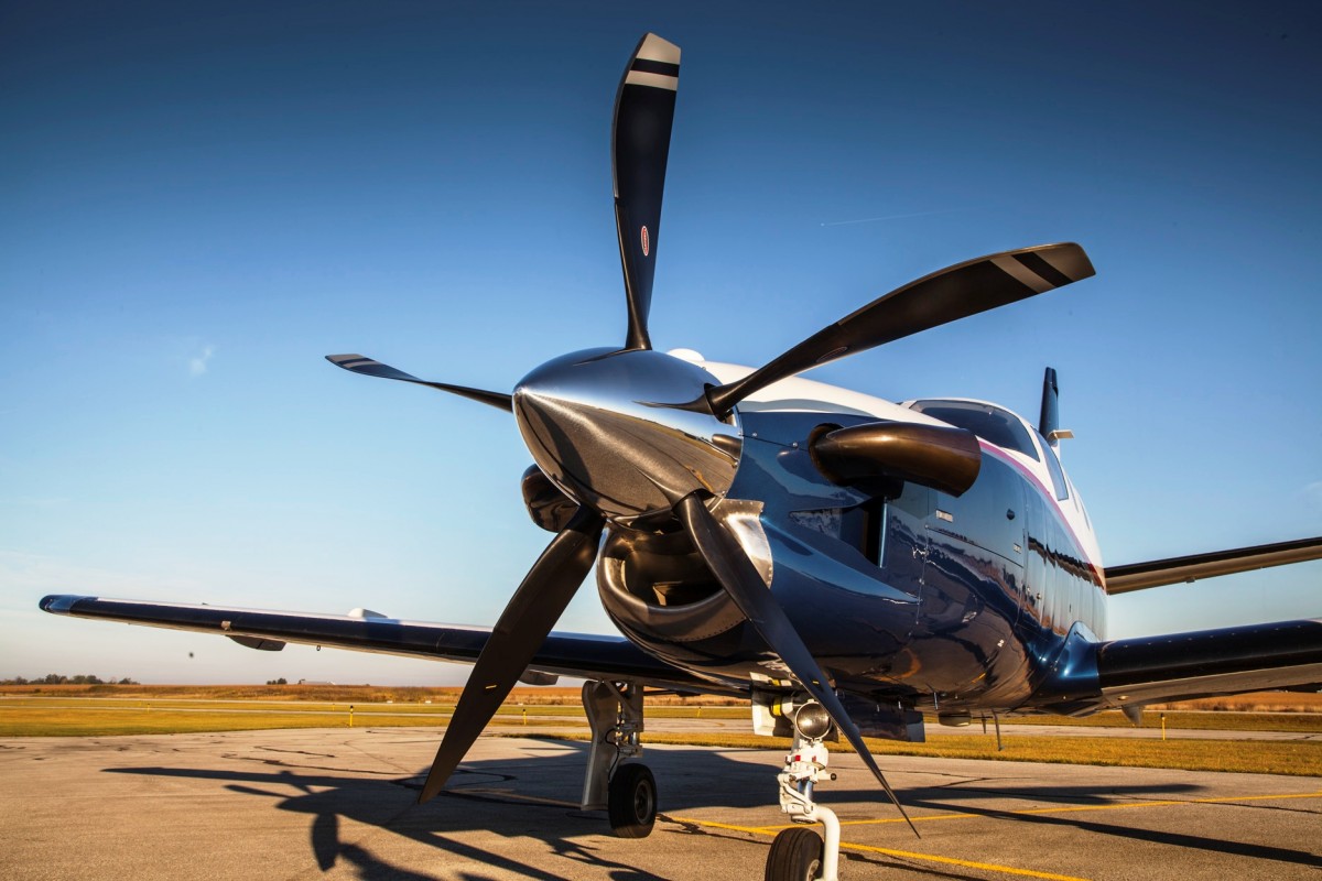 airplane with helicopter propellers