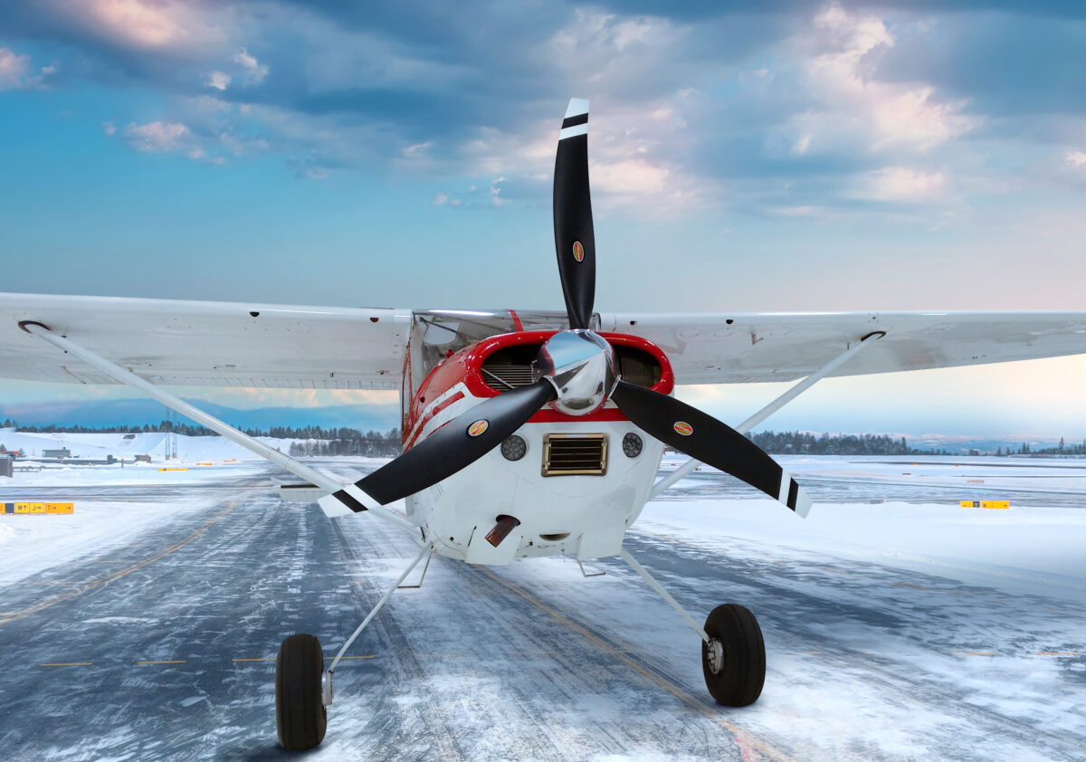 Voyager-Carbon-Propellers-on-Red-and-White-Cessna