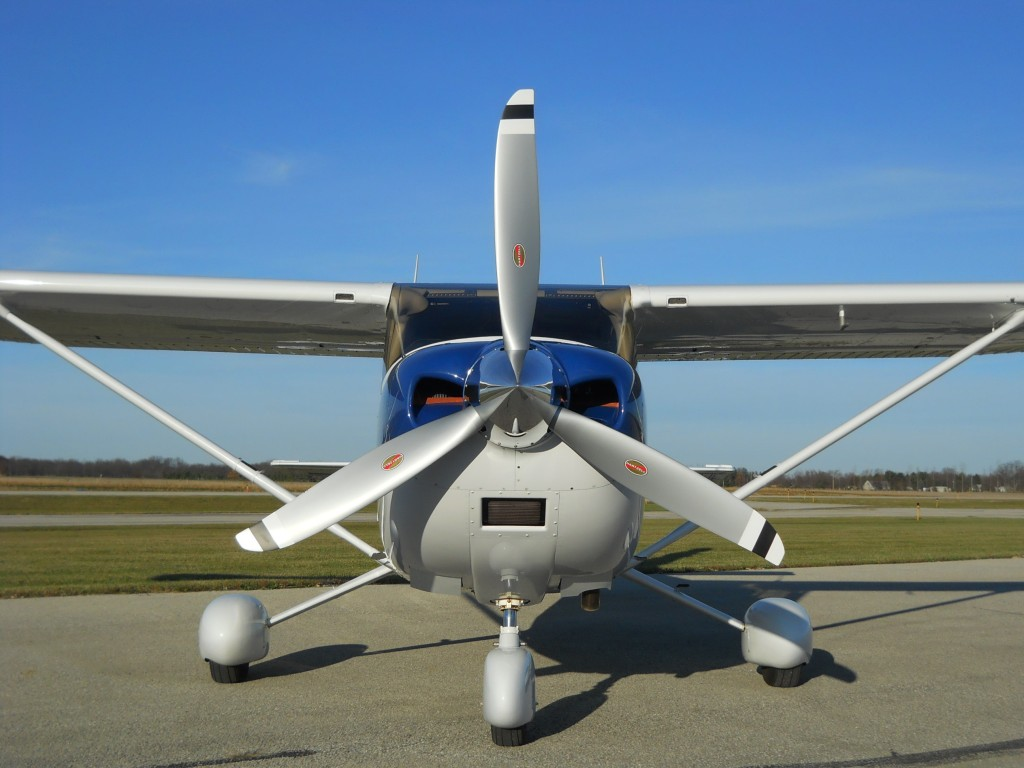 three-blade hartzell scimitar propeller